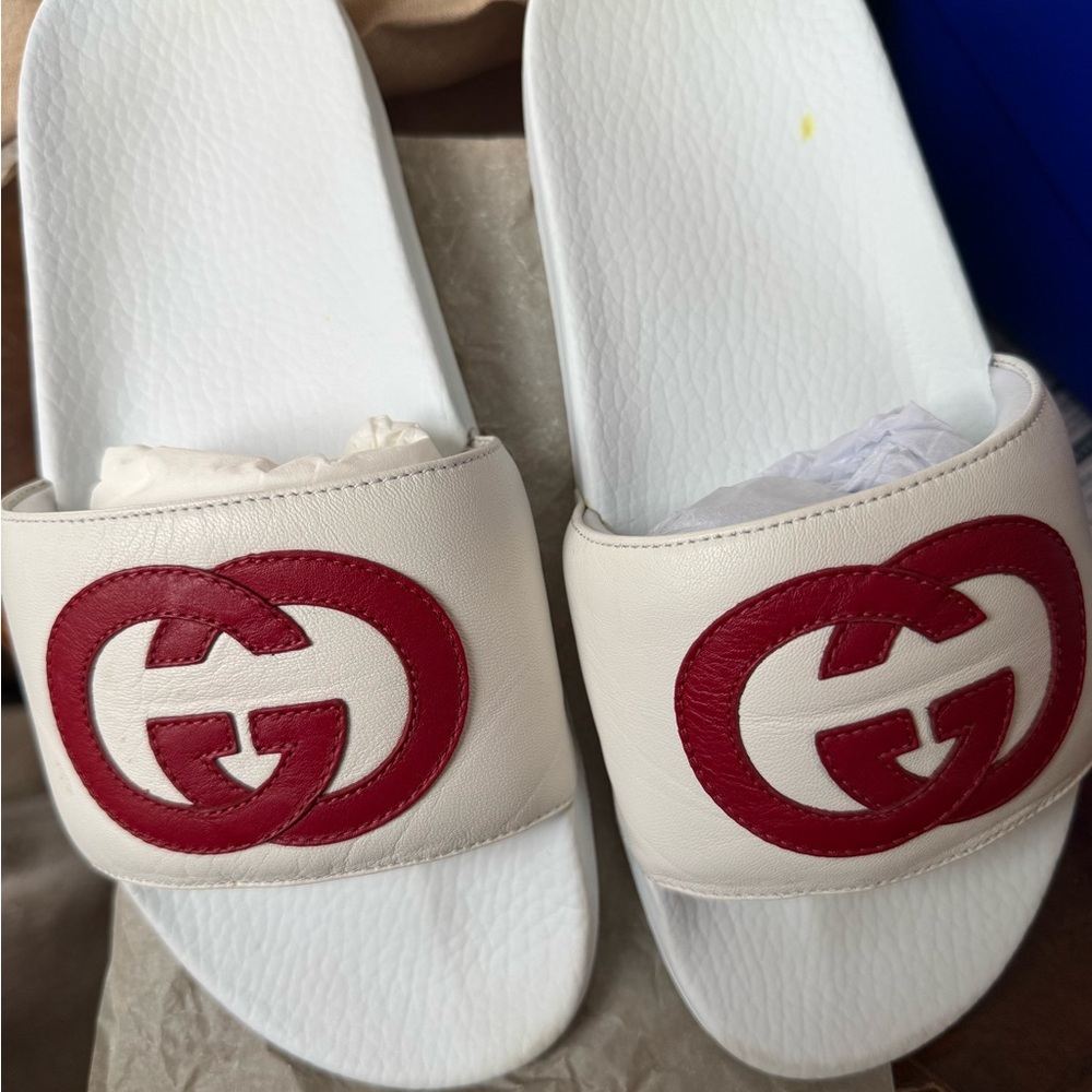 Gucci woman’s 8 /Mens 6 White and Red Slide Sandals